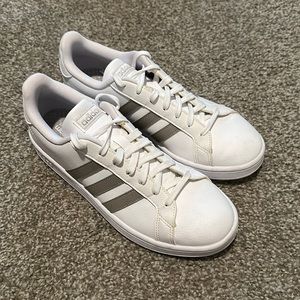Womens Adidas size 10